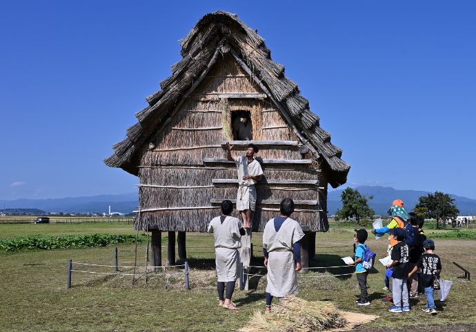 西沼田遺跡公園で開催したイベント「動く展示 古代のくらし」