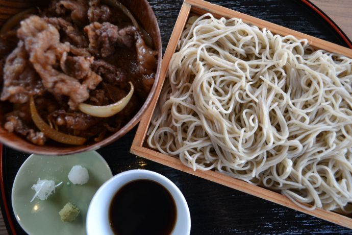 守貞の近江牛丼とせいろ蕎麦のセット