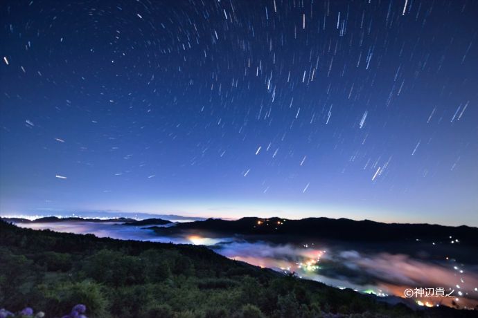 美の山公園から見た雲海と星空