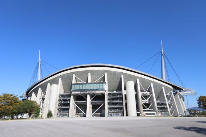 豊田市にある豊田スタジアムの外観