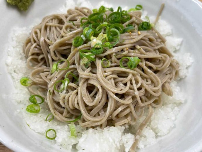 滋賀県高島市にある藤樹の里あどがわでいただけるおろしそば