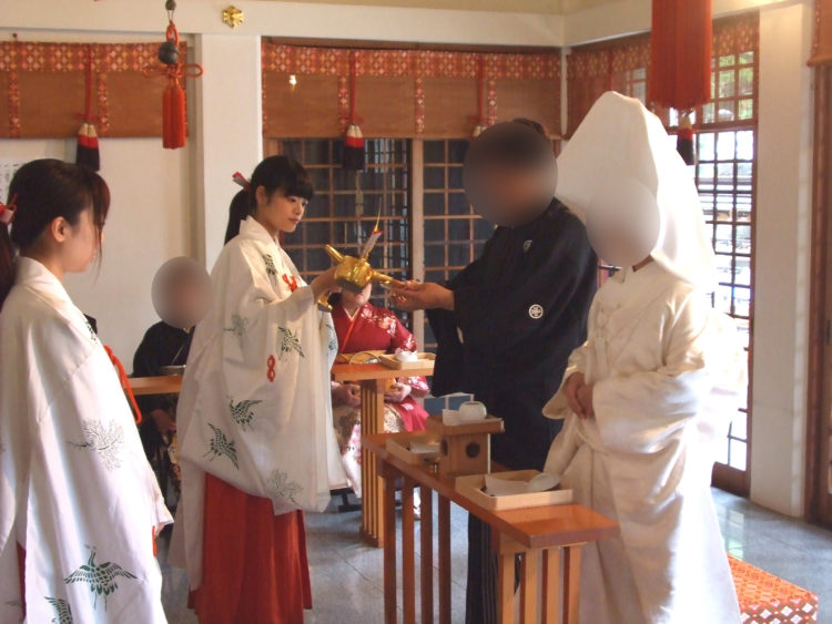 開口神社の神前結婚式は雨天でも執り行うことが可能ですか