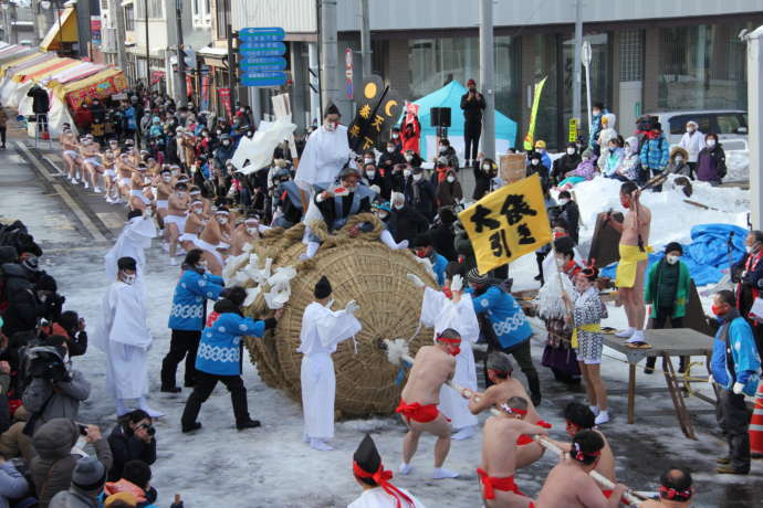 福島県会津坂下町の坂下初市奇祭大俵引き