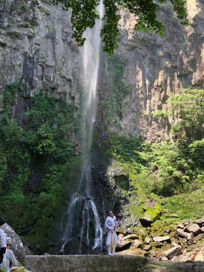 東椎屋の滝の全景