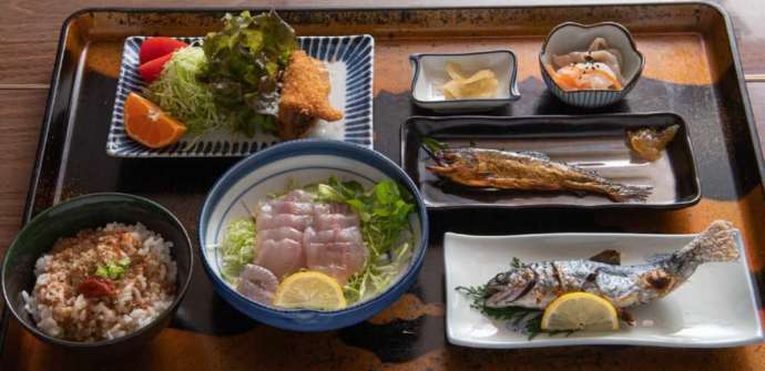 「釣り堀あまごの里」で提供される定食の一例（その2）