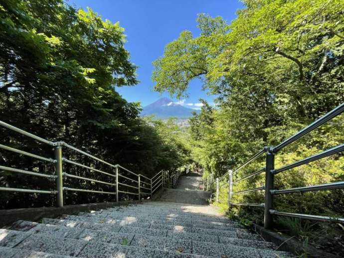 新倉富士浅間神社のさくや姫階段