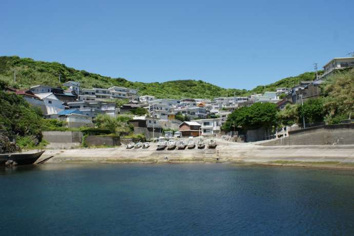 海沿いにある矢櫃地区の風景