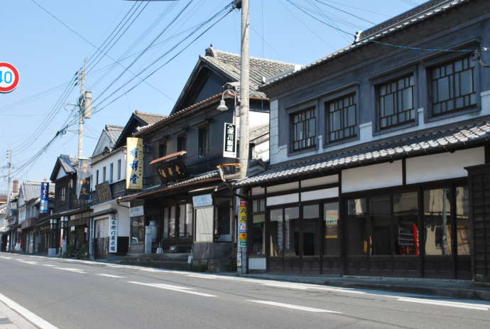 重要伝統的建造物群保存地区である内山地区の古い町並み