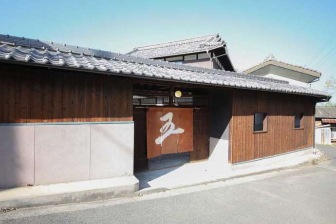 アートベース百島の宿泊施設「乙1731 GOEMON HOUSE」の外観