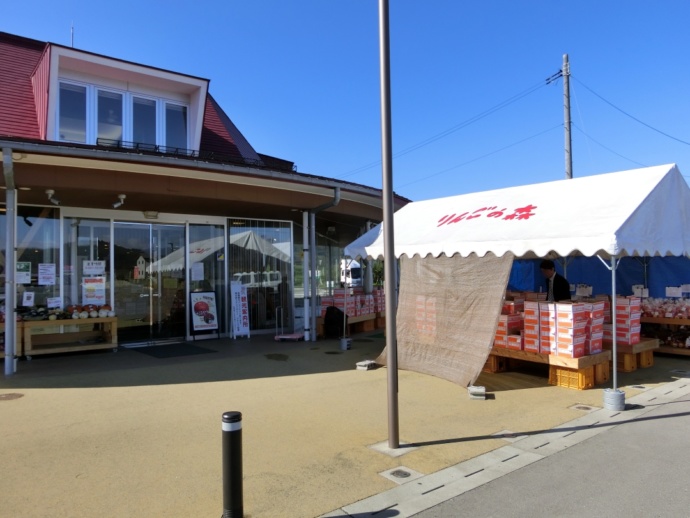 「道の駅あさひまち りんごの森」の正面外観