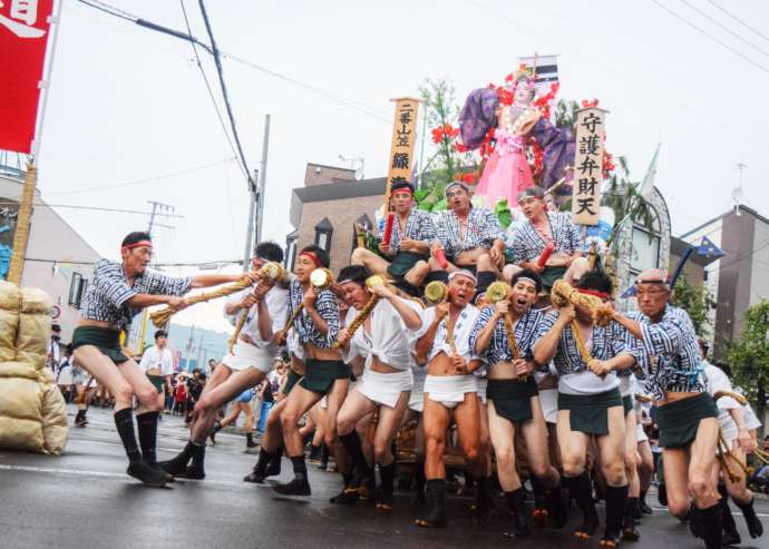 毎年7月に行われる健夏山笠