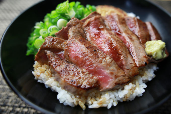 芦北町のあしきた牛を使用したステーキ丼