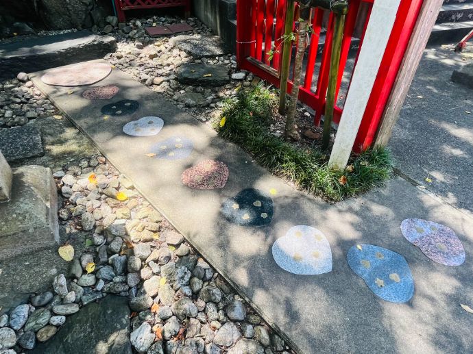 徳島眉山天神社のハート型の踏石