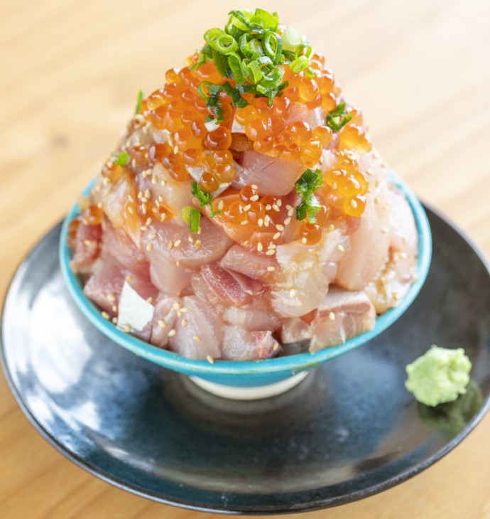 大渦食堂の「海鮮てっぺん丼」