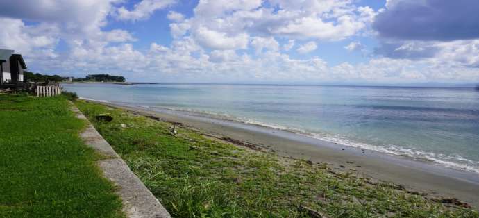 粟島の海岸沿い