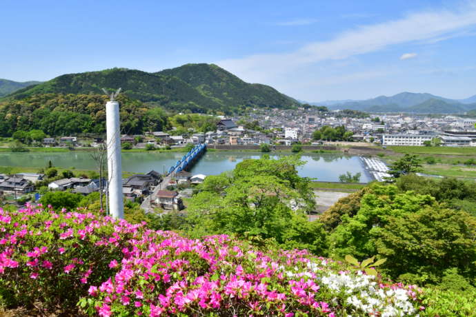 綾部市の市街地の街並み