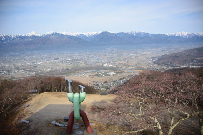 雪化粧をした北アルプスの山々