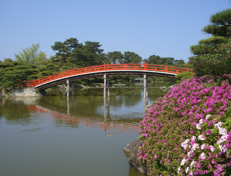 香川県丸亀市にある中津万象園の邀月橋