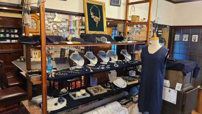 ビーズ屋黒猫の店内