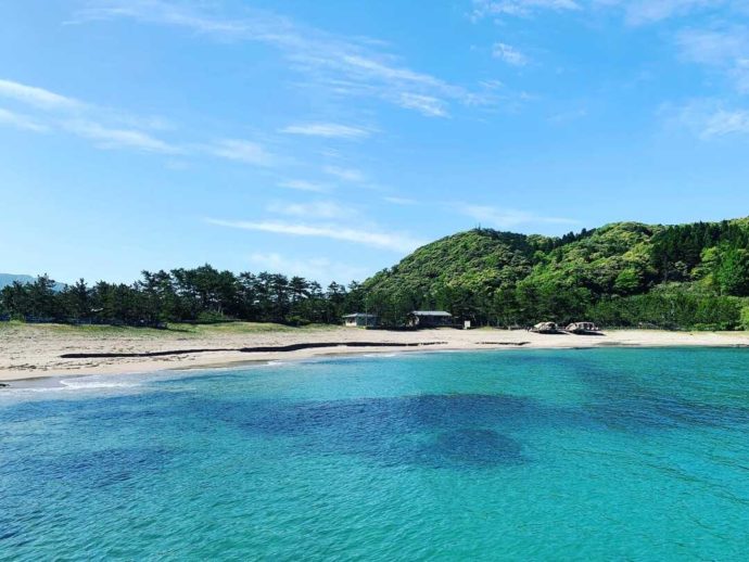 兵庫県豊岡市にある弁天浜キャンプ場から眺めた海