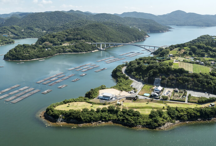 渚の交番ひなせうみラボと頭島大橋周辺