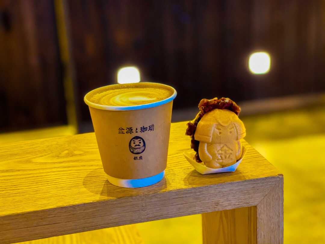 東京都中央区銀座にあるBONGEN COFFEEのカフェラテと金太郎あんこ最中