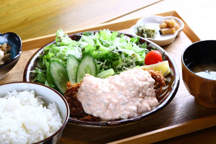 新宿みやざき館KONNEのチキン南蛮定食