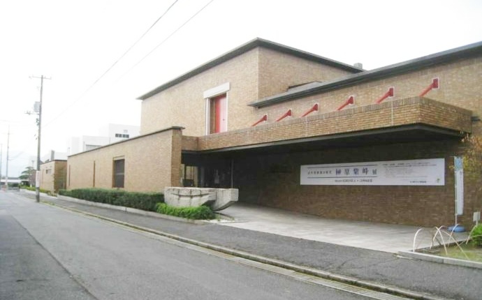 笠岡市立竹喬美術館の外観