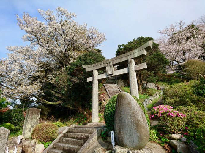 福岡県糸島市にある鎮懐石八幡宮の鳥居