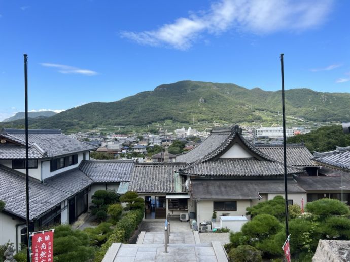 「金陵山 阿吽院 長勝寺」の本堂階段からの風景