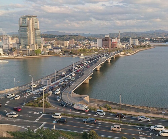 松江市内にある宍道湖大橋