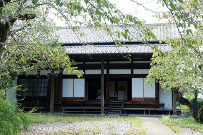 島田市博物館近くの街道沿いにある川会所（川越遺跡）