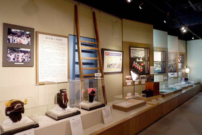 島田市博物館本館の展示（島田髷・川越しコーナー）