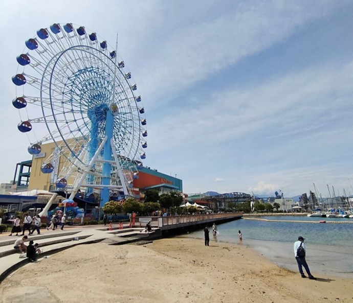 海辺に建つ「エスパルスドリームプラザ