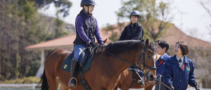 乗馬体験1回コースを2人で受講する様子