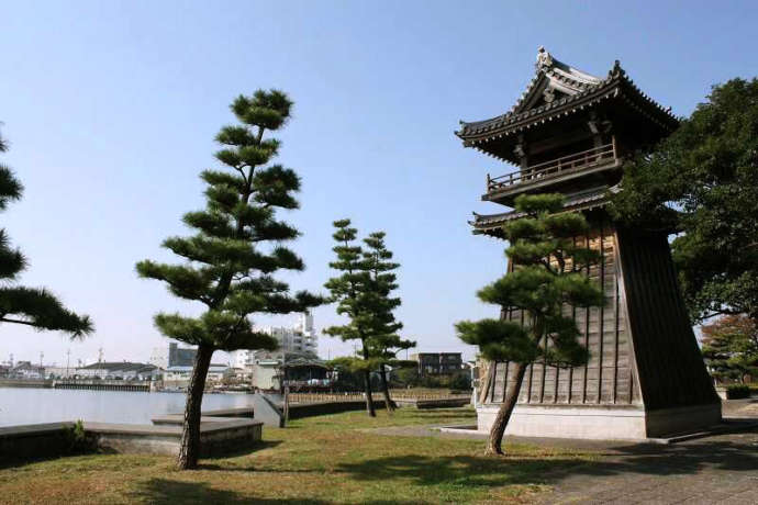 NAGOYAクルージングの船舶が発着する宮の渡し公園