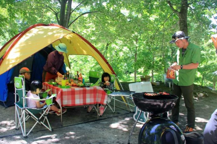 新潟県南魚沼郡にある大源太キャニオンキャンプ場でのBBQの様子