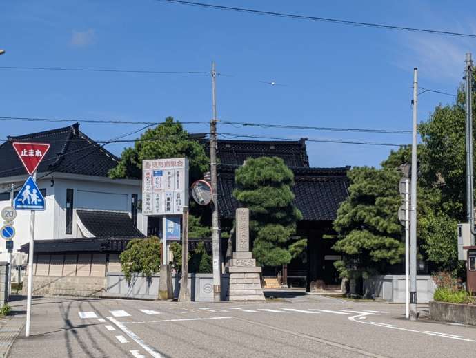 高岡大法寺の山門