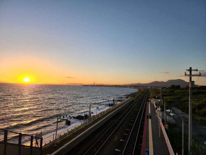 伊達市内の北舟岡駅から望む美しい海