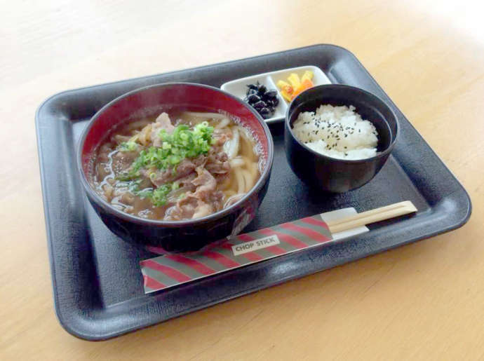 道の駅どなりで食べられる猪肉うどん