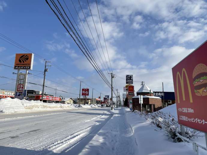 江別市内を通る国道12号のイオンモール前の様子