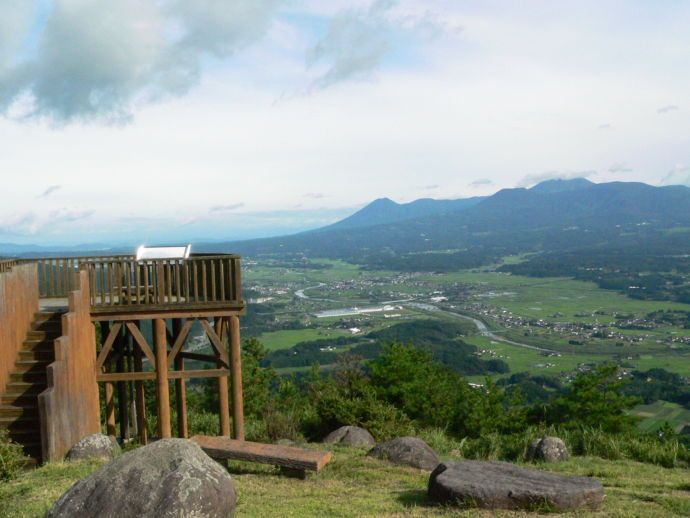 えびの市にある矢岳高原展望台