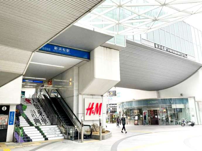 遠州鉄道の新浜松駅高架下の様子