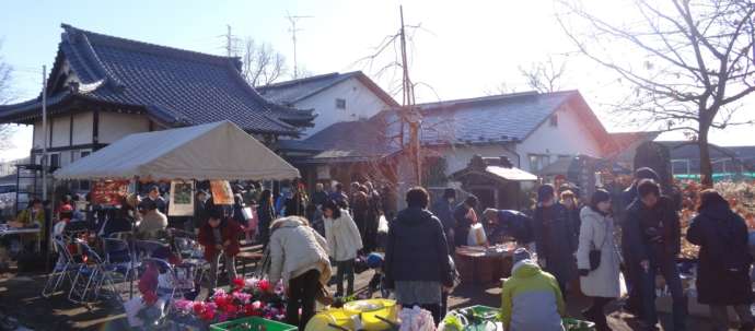 円東寺を訪れた人々