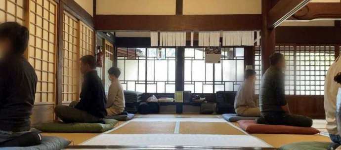 龍雲山円通寺の坐禅会の様子
