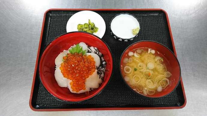 みちの駅マリーンアイランド岡島のホタテ丼