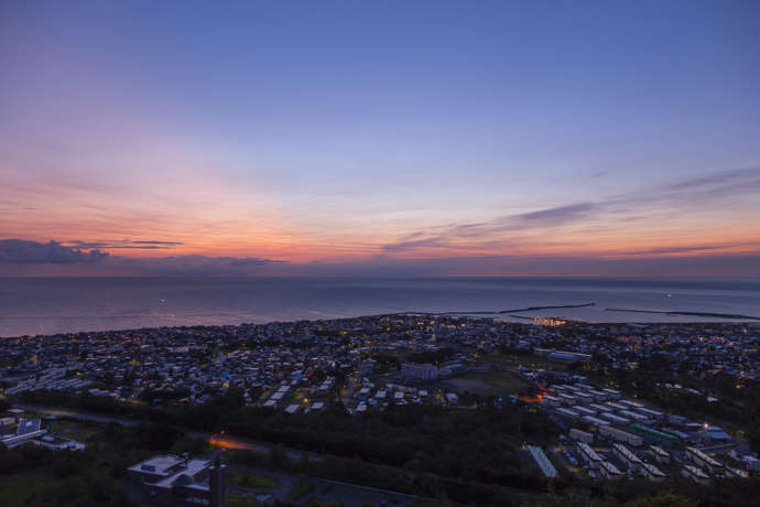 三笠山展望閣から臨む枝幸地区の夕焼け