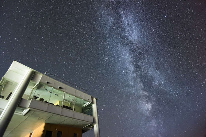 三笠山展望閣と満点の星