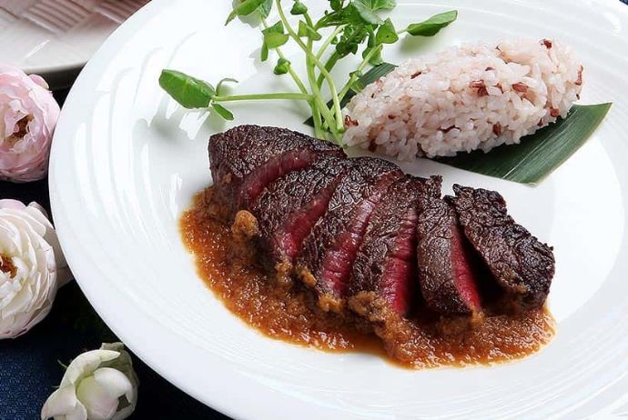 フレンチ奥村邸の肉料理