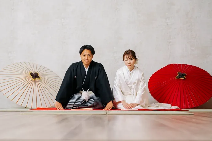 FAIRY BRIDALの前撮りの結婚写真を和装で撮影するご夫婦